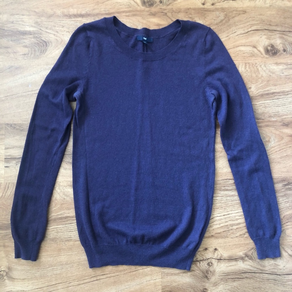 GAP sweater